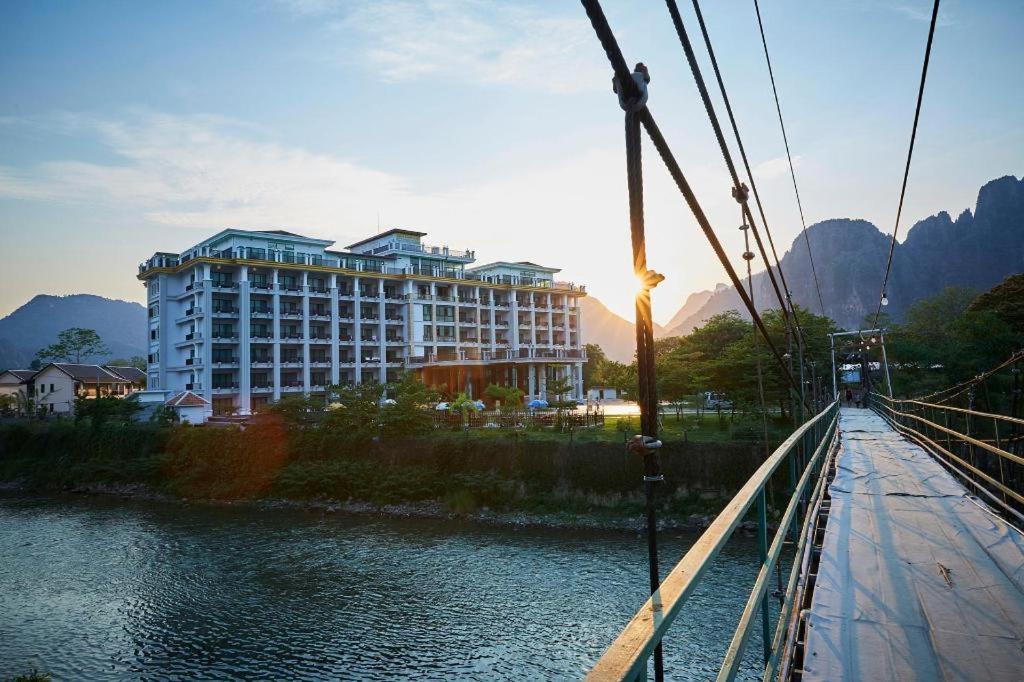 Thavisouk Riverside Hotel Vang Vieng Esterno foto