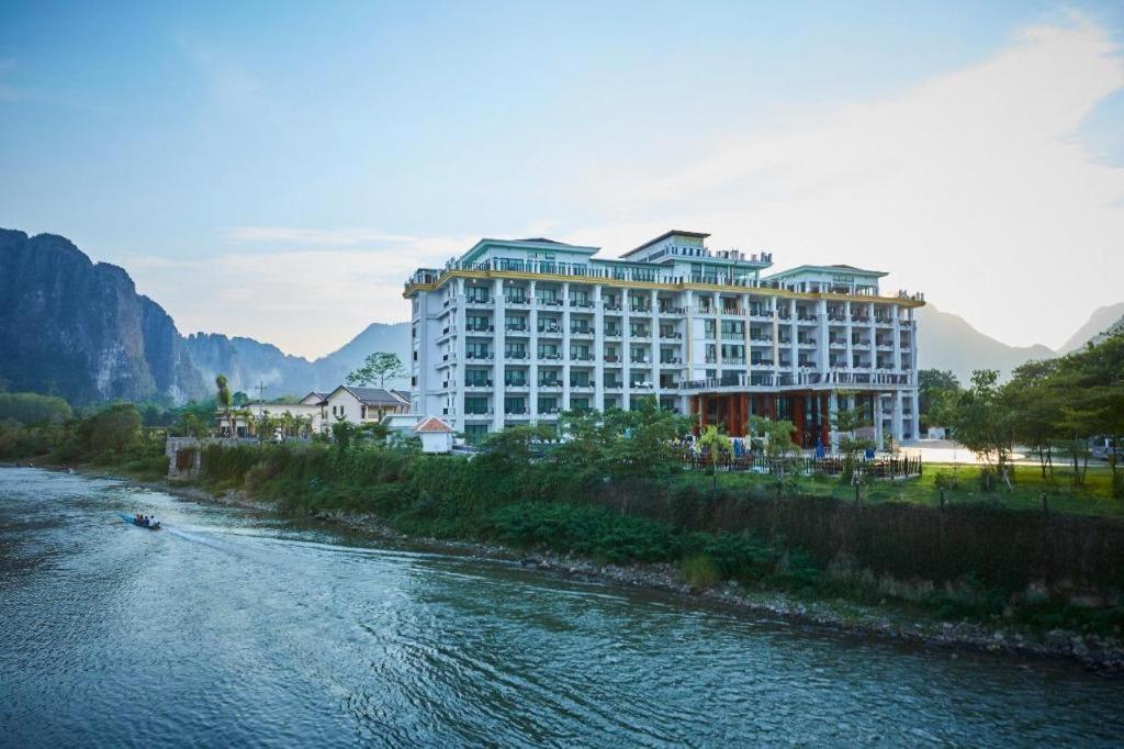 Thavisouk Riverside Hotel Vang Vieng Esterno foto