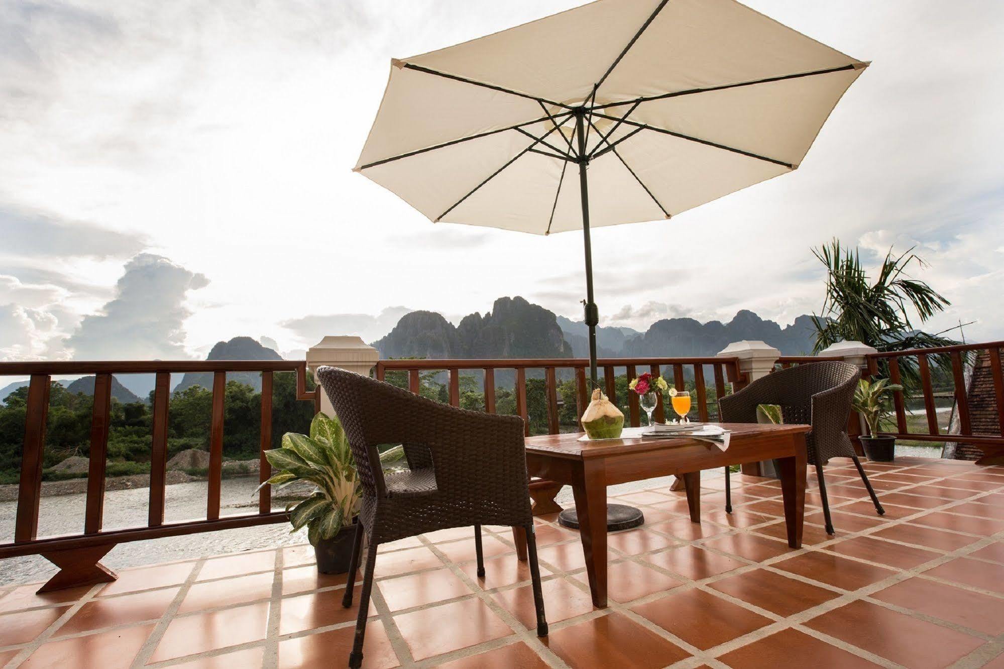 Thavisouk Riverside Hotel Vang Vieng Esterno foto