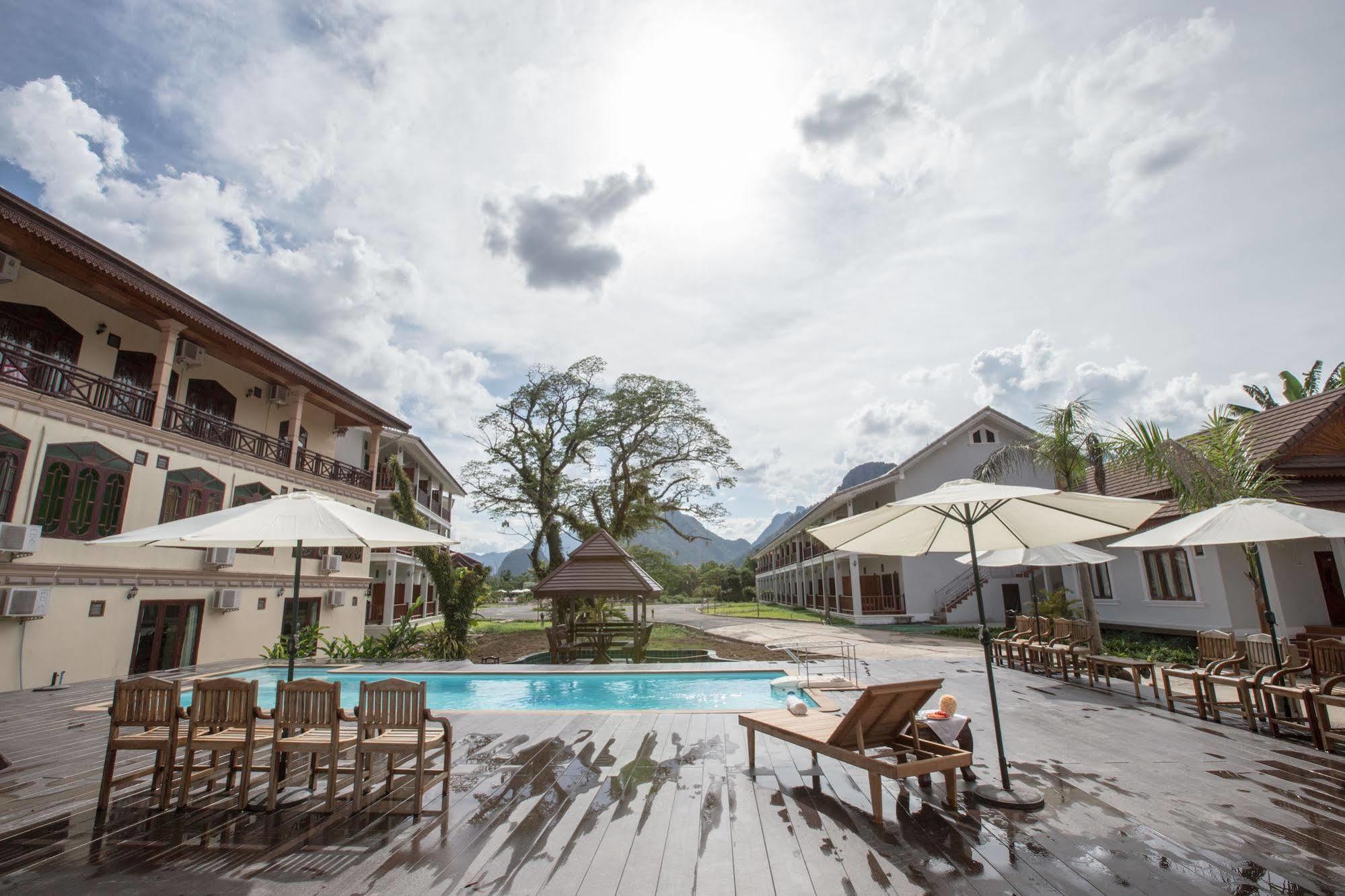 Thavisouk Riverside Hotel Vang Vieng Esterno foto